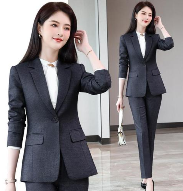 穿西裝配短裙，擋不住少女身材